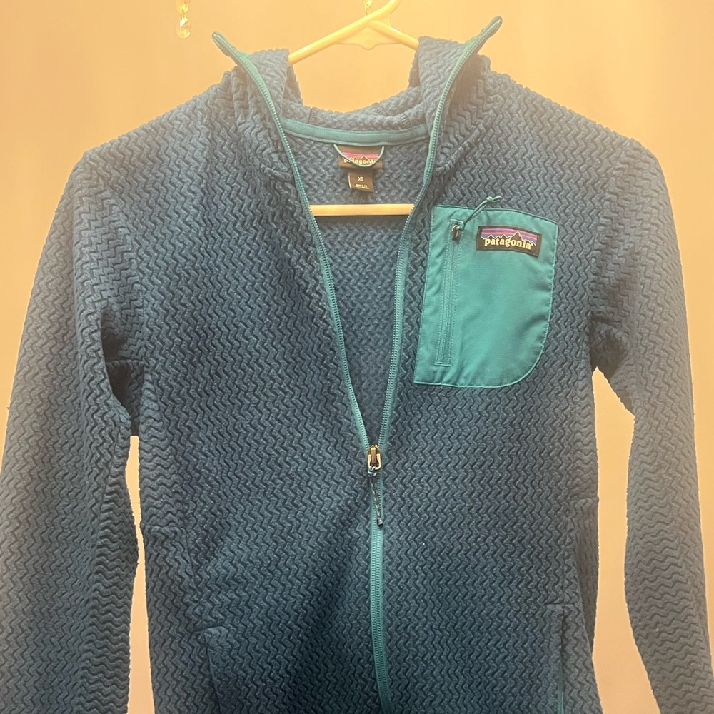 TWO Patagonia Sweaters. Blue textured hoodie XS and a grey quarter-zip S 🔥🔥